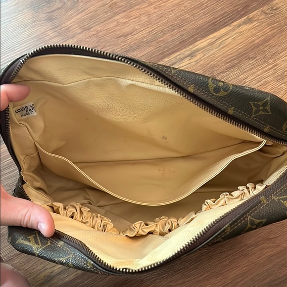 Louis Vuitton L Monogram Cosmetic Pouch - WITH Certificate of Authenticity - Picture 8 of 14
